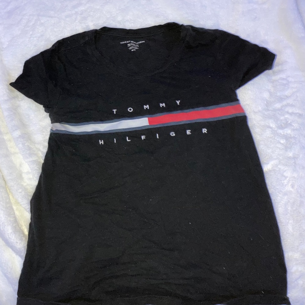 black tommy shirt, short sleeve